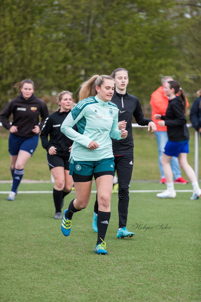 Bild 81 - Co-Trainerin der Frauen Nationalmannschaft Britta Carlson in Wahlstedt